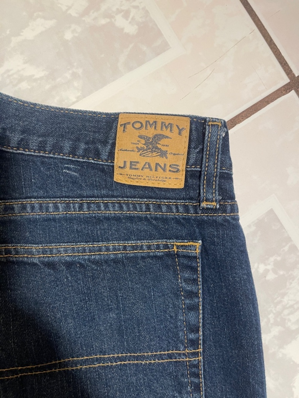 Tommy Hilfiger Men's Relaxed Dark Blue Denim Jeans - Picture 4 of 5